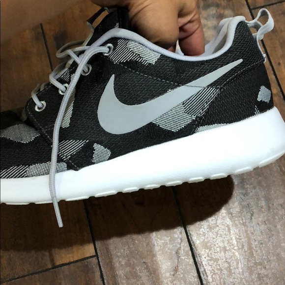 Nike Roches - Picture 3 of 6